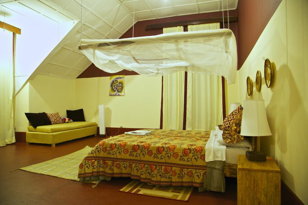 Discover Rwanda Gisenyi Beach Hostel Room photo